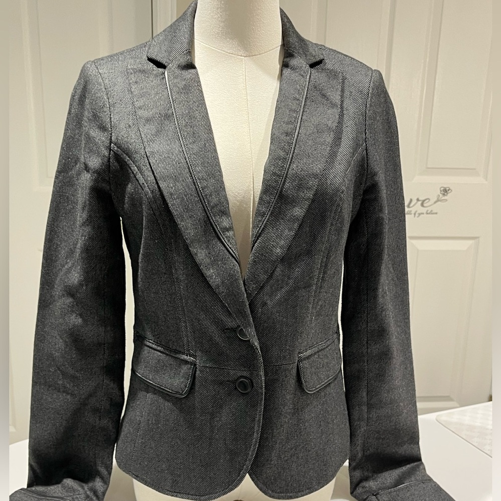 Blazer, Smart Set Stylish black/grey SIZE SMALL  Like New
Pit to pit 16 1/2”